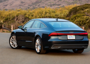 The official presentation of the five -door coupe Audi A7 Sportback occurred in 2010 in Germany, the sale of a car in Moscow started in the fall of the same year. The car was created on the Audi A8 platform, it has a lightweight body of 20% consisting of aluminum, while the size of the car is quite large: the length is 4969 millimeters, the width is 1911 millimeters and a height of 1420 millimeters.