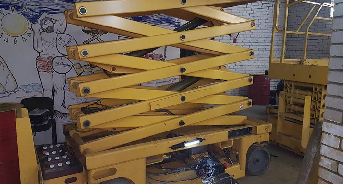 Car service lift repair