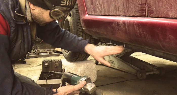 Repair of car thresholds without painting