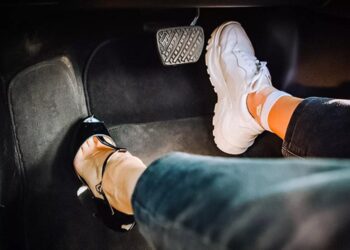 В какой обуви не стоит садиться за руль: мнение экспертов