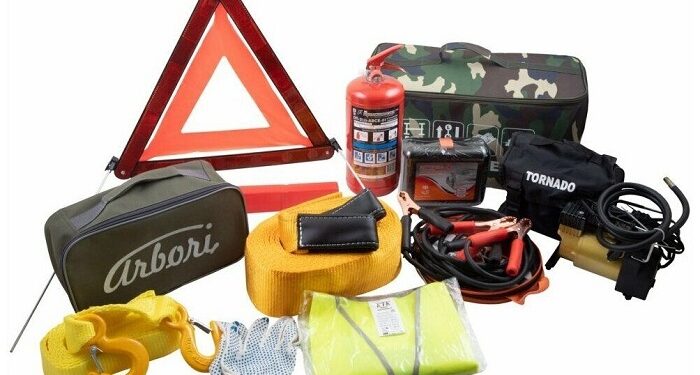Вибір правильного автомобільного набору: як підготуватися до дорожніх пригод