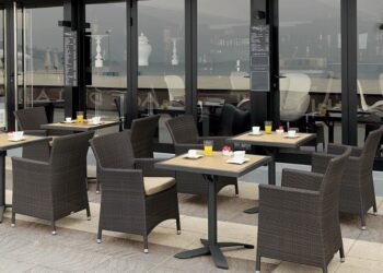 Столи для ресторанів та кафе в Києві — дизайн, затишок та стратегічний підбір