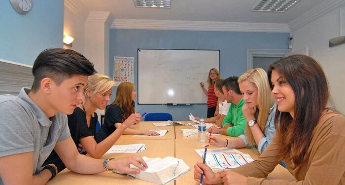 Групові заняття з англійської: переваги та ключові особливості