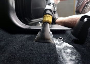 Химчистка салона авто: ключевые правила и способы