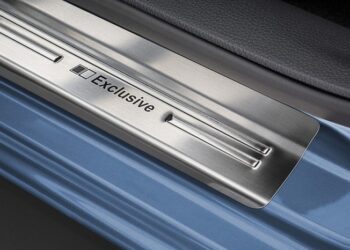 Накладки на пороги з нержавіючого металу: переваги та встановка