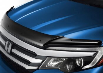 Зачем автомобилю крепить мухобойку