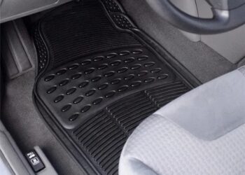На що звертати увагу обираючи килимки в салон автомобіля