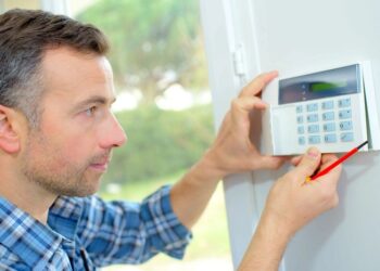 Как организовать охрану квартиры: комплексный подход к безопасности