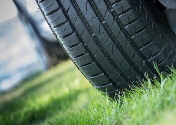 Як вибрати якісні літні шини: основні критерії та поради щодо вибору