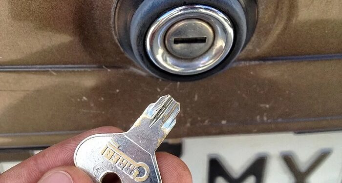 Broken car key: what to do and how to avoid damage