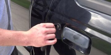 Why the car door won’t open: causes of breakdowns and solutions