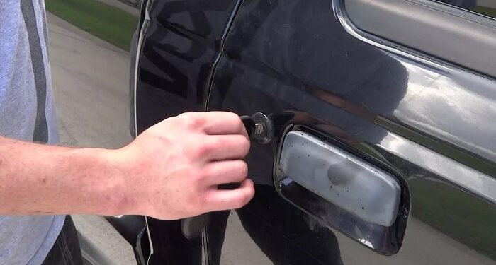 Why the car door won’t open: causes of breakdowns and solutions